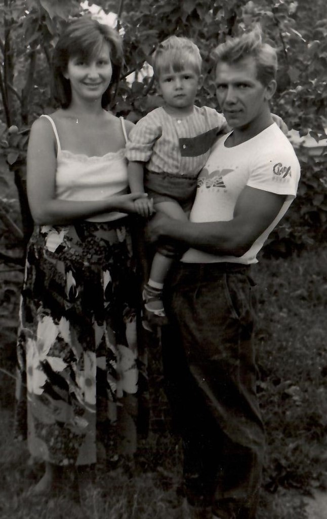 июль 1991 года Папулины Михаил, Елена и Борис.