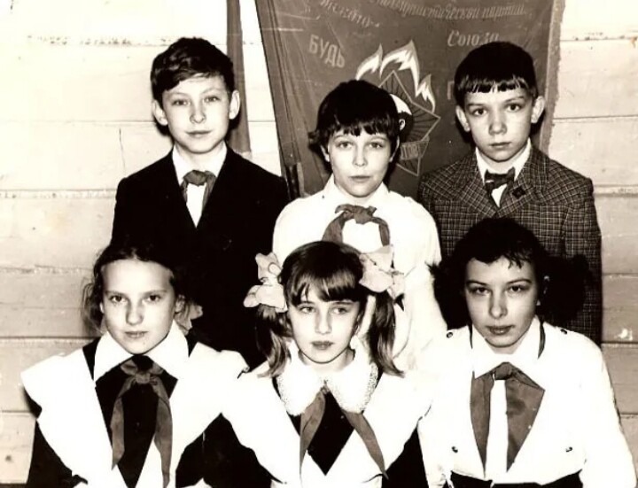 1975 год. 4-й класс Чертовищенской восьмилетней школы. Актив класса.